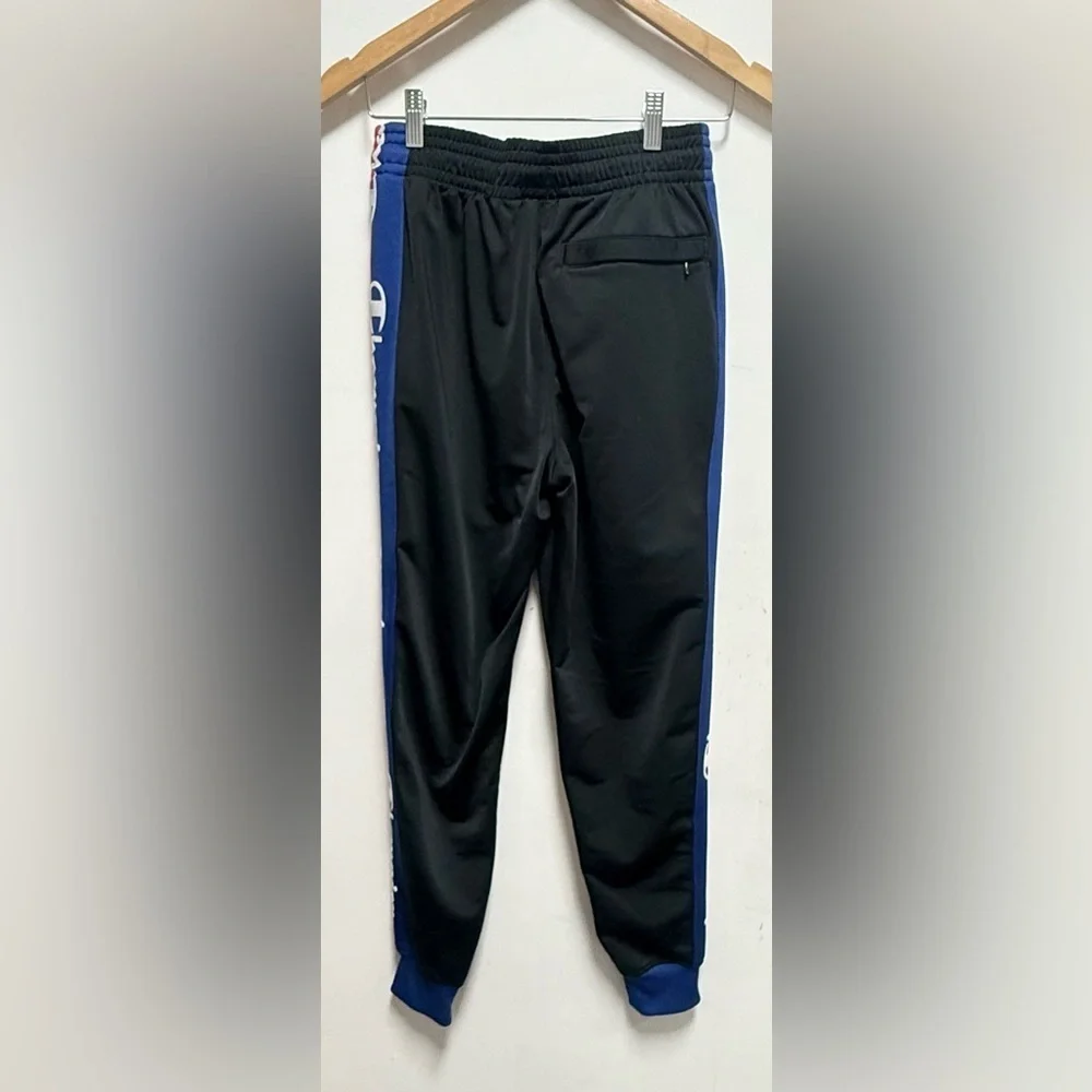 Champion label black